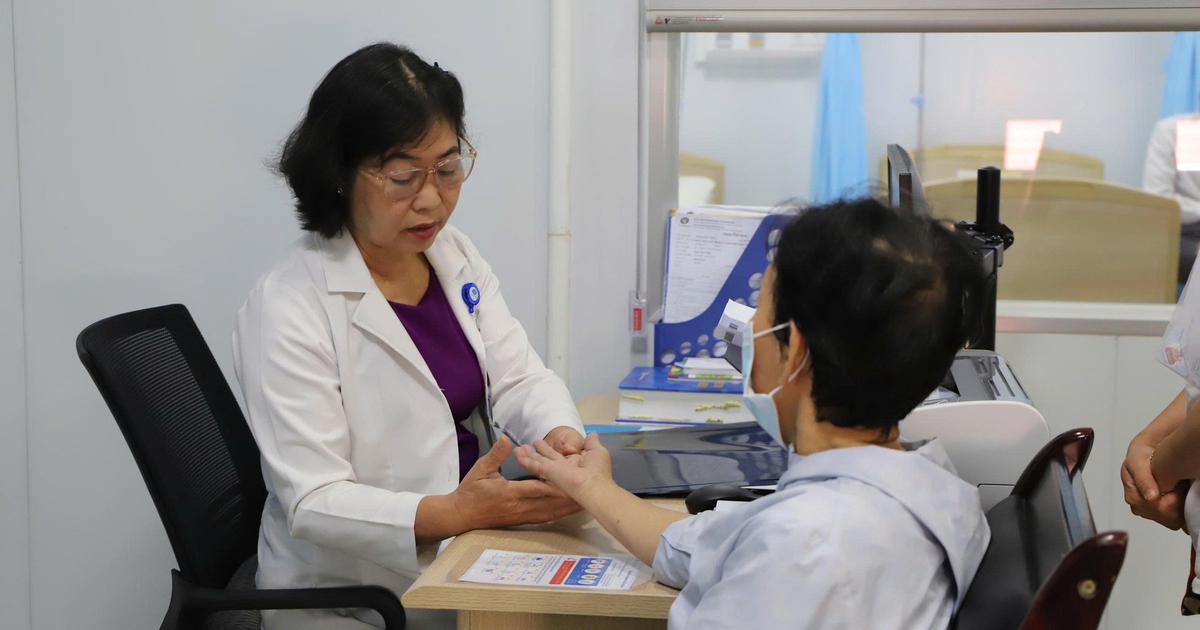 64 tuổi vẫn ra huyết, phát hiện 2 khối u lớn