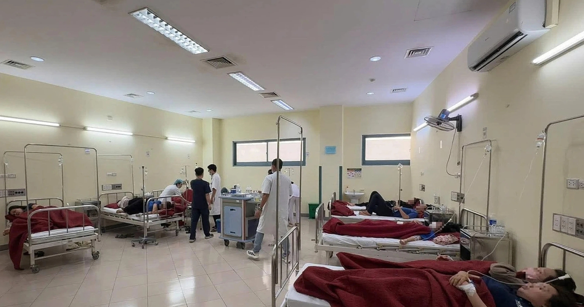 Hơn 50 người thuộc công ty dệt may cấp cứu ở Bệnh viện Trung ương Huế