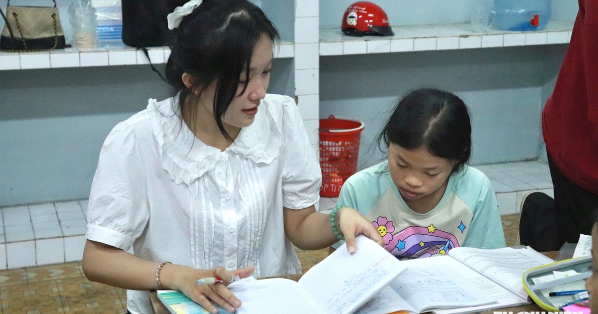 C&ocirc; g&aacute;i mở lớp học miễn ph&iacute; cho trẻ em kh&oacute; khăn