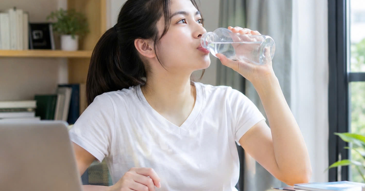Luôn khát nước: Đừng bỏ qua những nguyên nhân này
