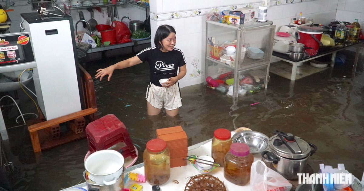 V&igrave; sao gần 30 căn nh&agrave; ở TP.HCM ngập từ tối đến s&aacute;ng? Phường giải th&iacute;ch