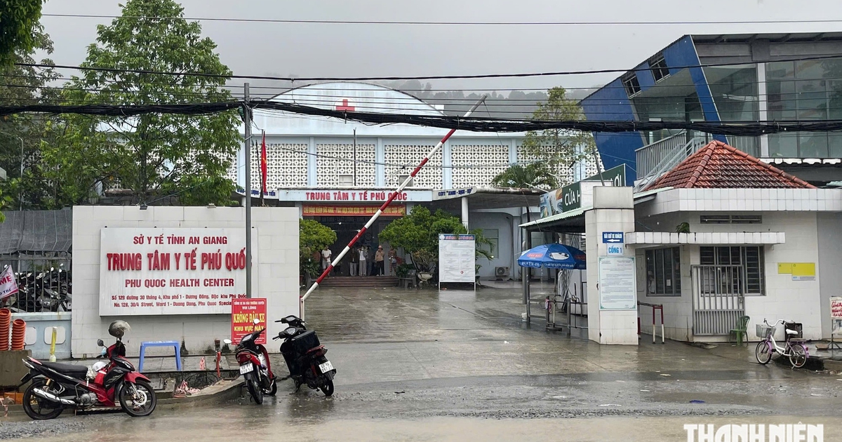 Trượt chân trên tàu cá, ngư dân bị dao đâm thấu ngực