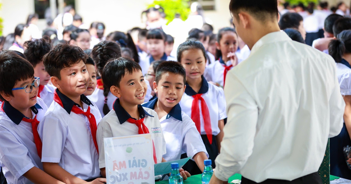 Hiệu trưởng, hiệu ph&oacute; l&agrave;m gi&aacute;o vi&ecirc;n sau s&aacute;p nhập: Sao kh&ocirc;ng được nghỉ hưu trước tuổi?
