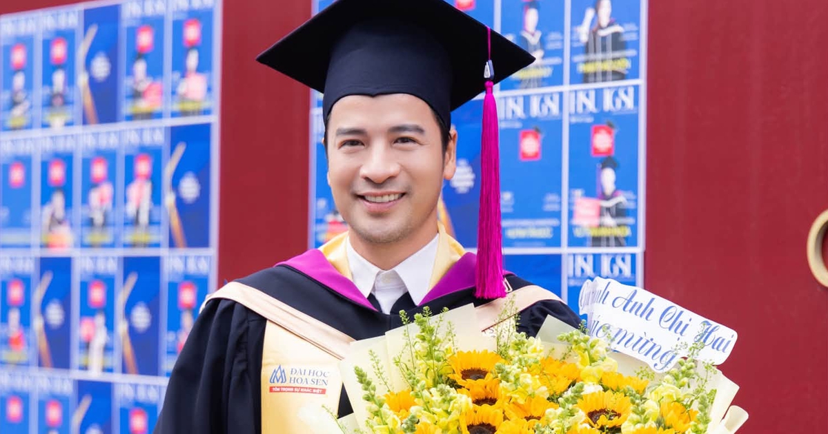 Đo&agrave;n Minh T&agrave;i tốt nghiệp thạc sĩ ở tuổi 42