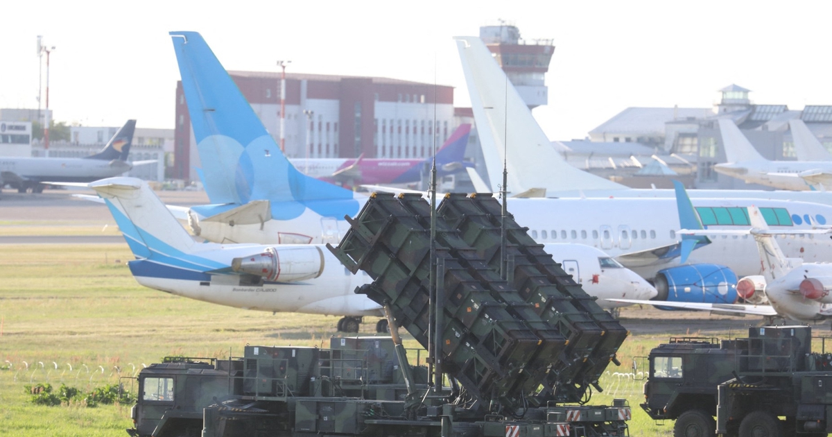 Nh&igrave;n đ&agrave;n chim h&oacute;a drone, NATO điều chiến đấu cơ ứng ph&oacute;