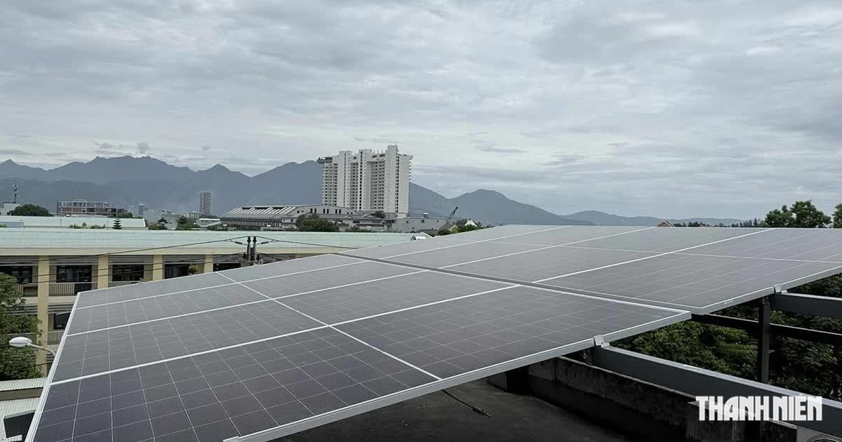 Lắp pin mặt trời nên quay về hướng nào để tạo ra nhiều điện nhất?