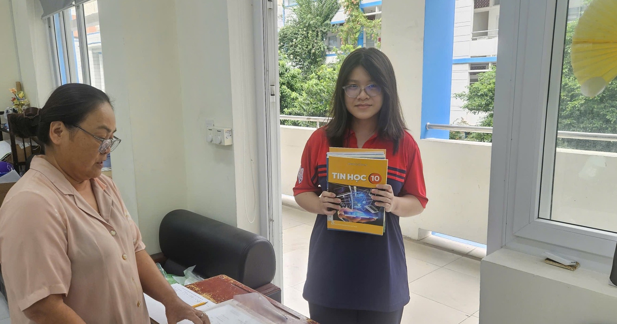 H&ocirc;m nay, học sinh TP.HCM đ&atilde; c&oacute; đủ s&aacute;ch gi&aacute;o khoa?