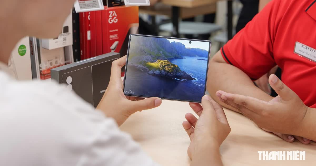 Galaxy Z Fold8 giảm giá mạnh trước ngày iPhone Duo lên kệ