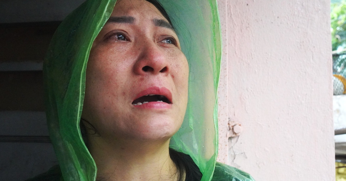 Mưa lớn kéo dài: Xót xa nhìn nhà bị hư hỏng