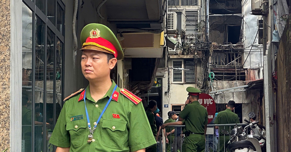 Công an phong tỏa hiện trường ngôi nhà xảy ra hỏa hoạn khiến 5 người chết