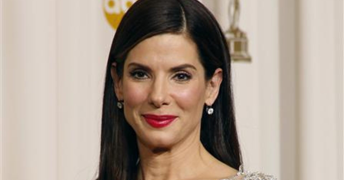 Sandra Bullock tiết lộ từng bị y&ecirc;u cầu cởi đồ khi mới bước ch&acirc;n v&agrave;o Hollywood