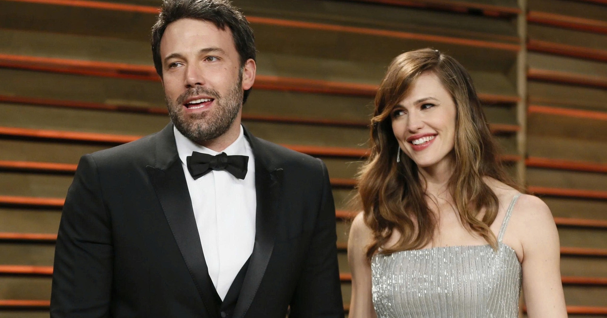 Ben Affleck v&agrave; vợ cũ Jennifer Garner su&yacute;t th&agrave;nh vợ chồng trong phim mới