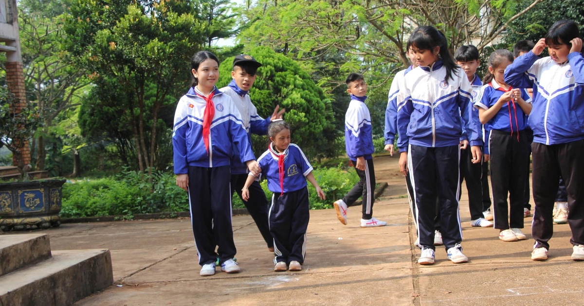 C&ocirc; học tr&ograve; đặc biệt ở Kon Gang