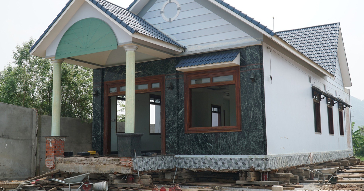Chi nữa tỉ đồng thuê 'thần đèn' dời nhà cấp 4, nhường mặt bằng xây đại lộ