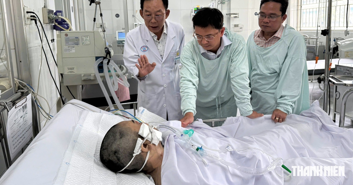 Ph&oacute; chủ tịch TP.HCM thăm hỏi nạn nh&acirc;n vụ ch&aacute;y nh&agrave; ở Chợ Lớn