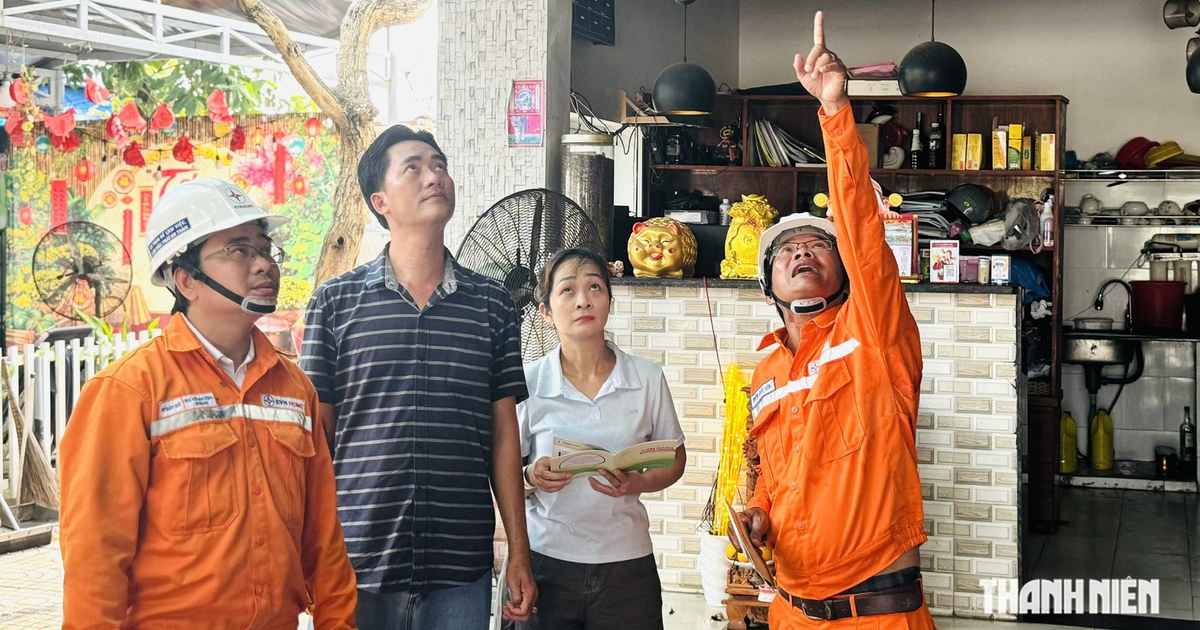 Ng&agrave;nh điện TP.HCM trực chiến 24/24 v&agrave; thực hiện '4 tại chỗ' ứng ph&oacute; m&ugrave;a mưa b&atilde;o