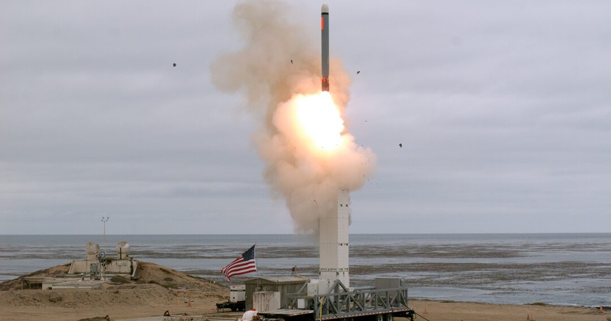 Mỹ h&eacute; lộ t&ecirc;n lửa AIM-260 b&iacute; mật