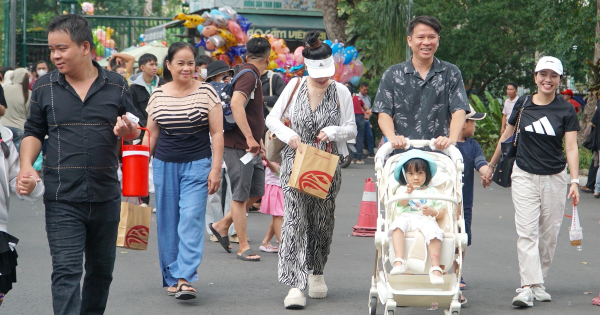 Ng&agrave;y cuối kỳ nghỉ lễ Quốc kh&aacute;nh 2.9: Dinh Độc Lập, Thảo Cầm Vi&ecirc;n k&iacute;n người