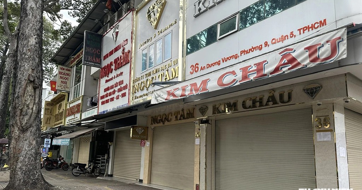 Một số cửa hàng kim cương hoạt động trở lại