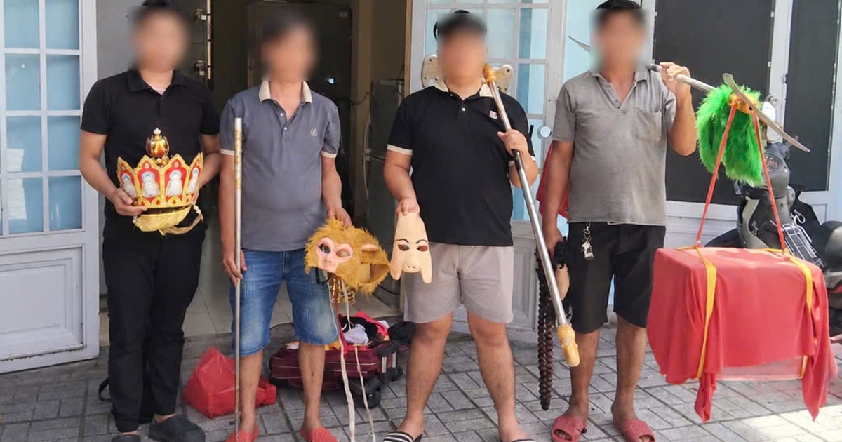 Vụ "thầy trò Đường Tăng" cưỡi ngựa vào làn ô tô: Công an vào cuộc
