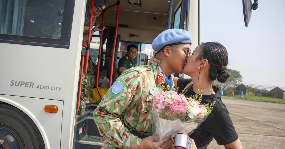 "Mong anh hoàn thành nhiệm vụ để về cưới em"