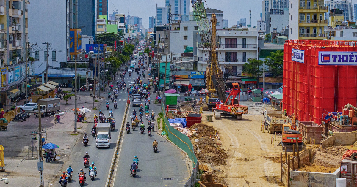 Metro số 2 TP.HCM lộ mốc đưa "robot khủng" khoan hầm, đón tàu đầu tiên