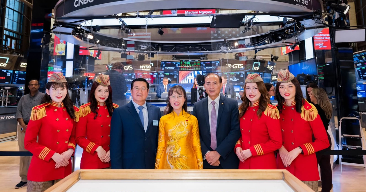 Nữ tỉ phú Nguyễn Thị Phương Thảo tham dự lễ rung chuông NYSE của Ngoại trưởng Mỹ