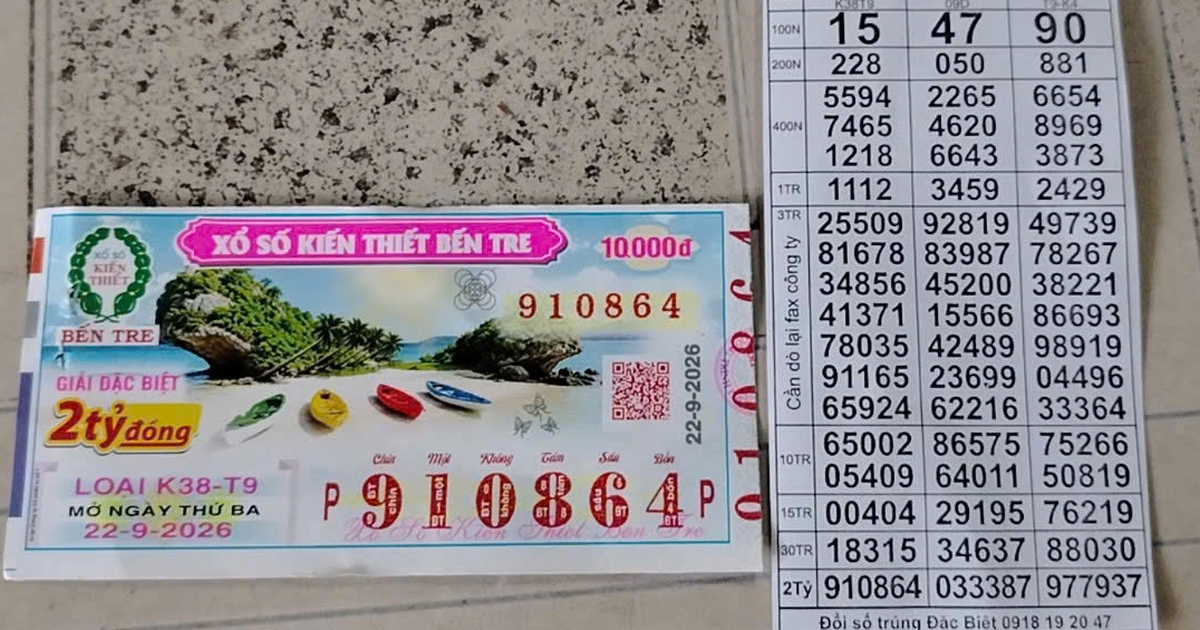 Giữ lại 1 tờ, c&ocirc; g&aacute;i b&aacute;n v&eacute; số dạo tr&uacute;ng độc đắc xổ số miền Nam