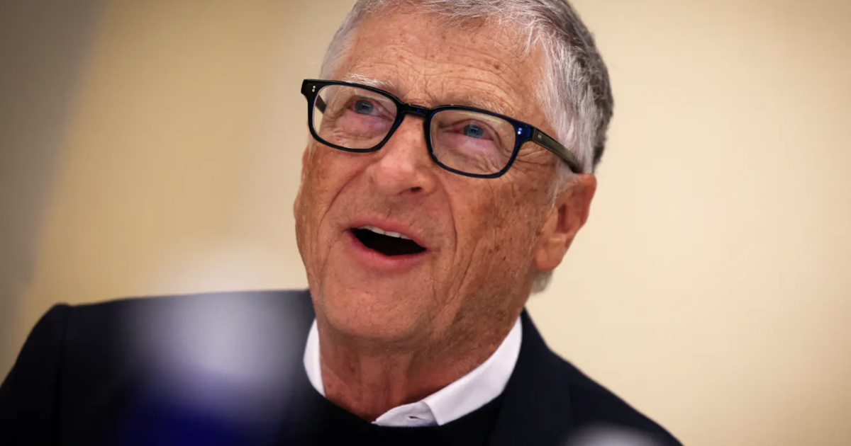 Bill Gates ví sự phát triển của AI như 'cuộc đổ bộ của người ngoài hành tinh'
