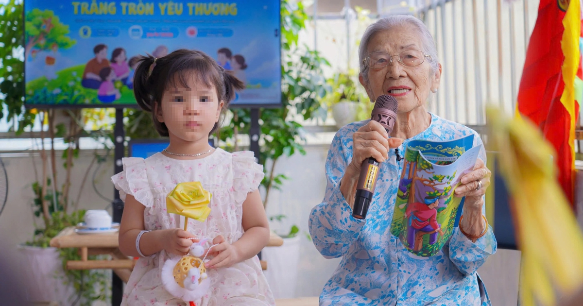 Lồng đèn lá dừa, mặt nạ giấy bồi mang trung thu vào bệnh viện