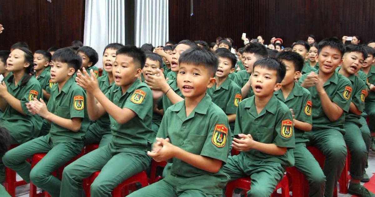 Ấm áp đêm Trung thu ở Trường Thiếu sinh quân miền Trung