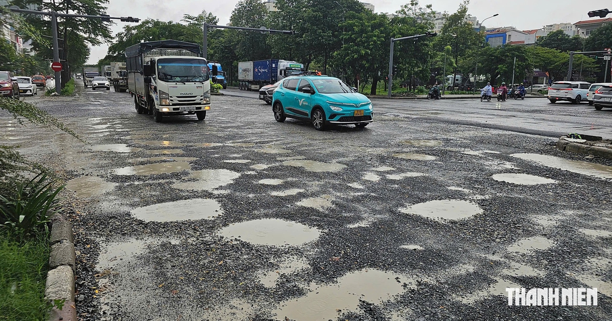 Đường Nguyễn Văn Linh nhiều ổ voi, ô tô sụp hố: Sở Xây dựng TP.HCM nói gì?