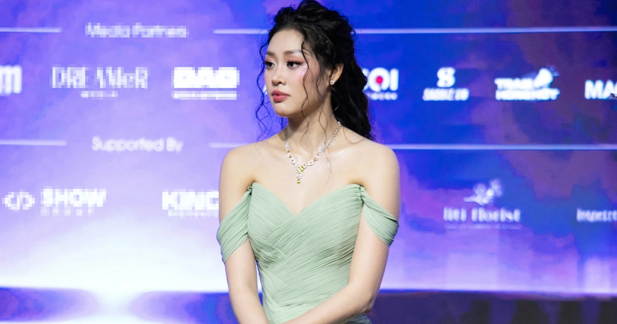 Hoa hậu Kh&aacute;nh V&acirc;n g&acirc;y ch&uacute; &yacute; khi trở lại &lsquo;ghế n&oacute;ng&rsquo;