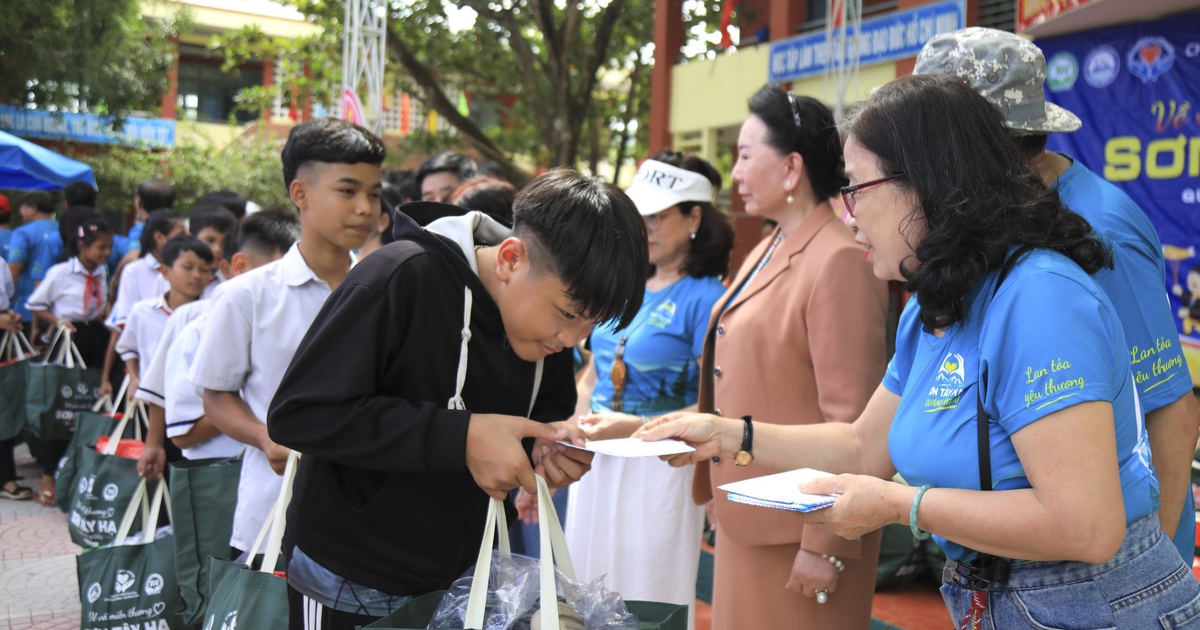 Về với miền thương Sơn Tây Hạ trao yêu thương