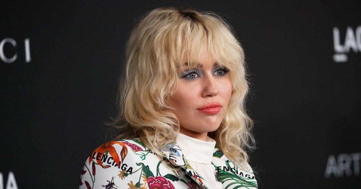 Đằng sau quyết định bỏ họ cha của Miley Cyrus