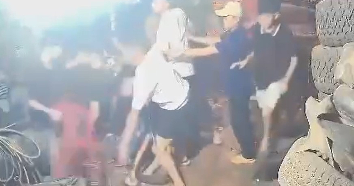 Nhắc nhở hát karaoke, nam thanh niên bị nhóm hơn 10 người đánh nhập viện