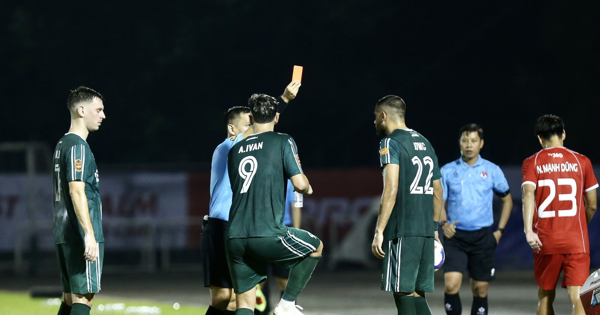 VAR lấn át ngày trở lại buồn của Công Phượng, TP.Đồng Nai thua Thể Công Viettel trận có 2 thẻ đỏ