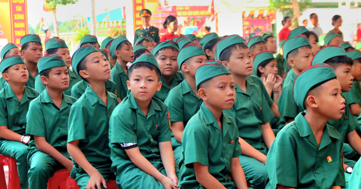 Trường Thiếu sinh qu&acirc;n miền Trung khai giảng: Học sinh kh&oacute;a đầu ti&ecirc;n h&aacute;o hức 'nhập ngũ'