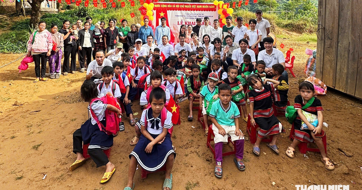 Mang niềm vui ng&agrave;y đầu năm học mới l&ecirc;n với học sinh ở 'lưng chừng đỉnh trời'