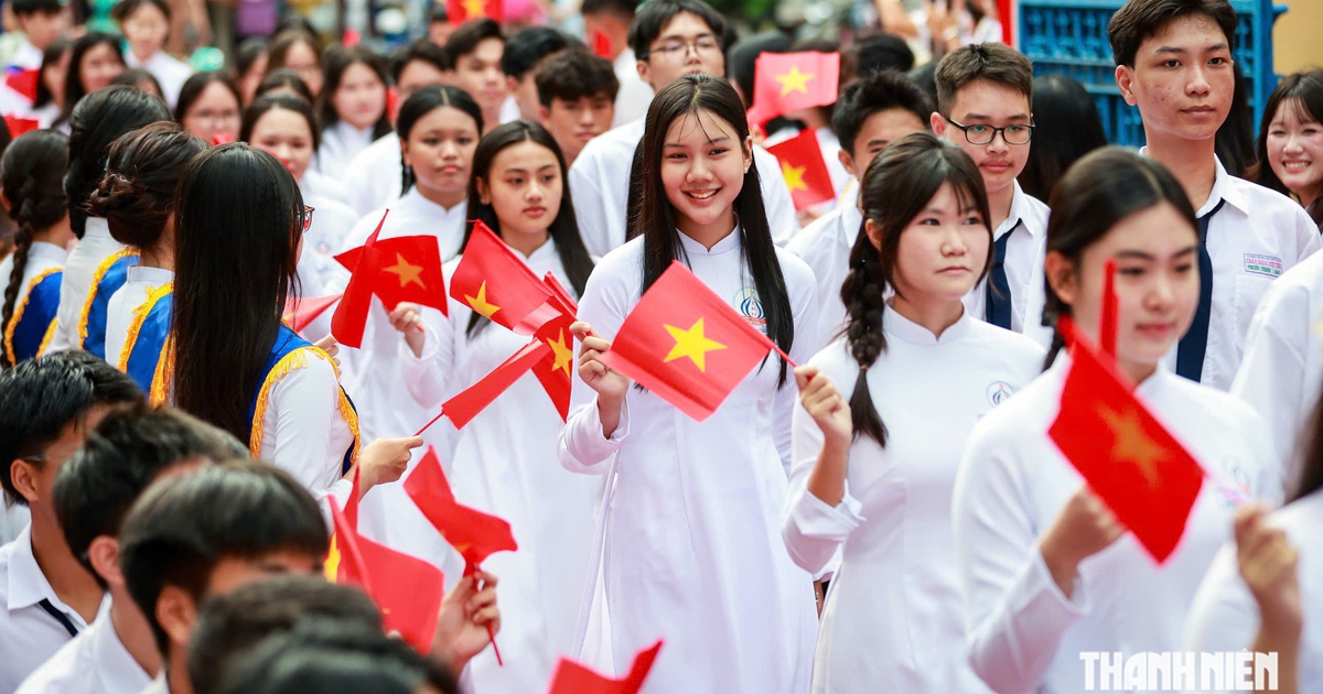 Những khoảnh khắc đẹp ng&agrave;y khai giảng, TP.HCM bước v&agrave;o năm học mới 2026 - 2027