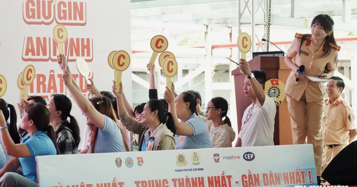 C&ocirc;ng an TP.HCM đưa 'Rung chu&ocirc;ng v&agrave;ng' về khu c&ocirc;ng nghiệp, 500 c&ocirc;ng nh&acirc;n c&ugrave;ng tranh t&agrave;i