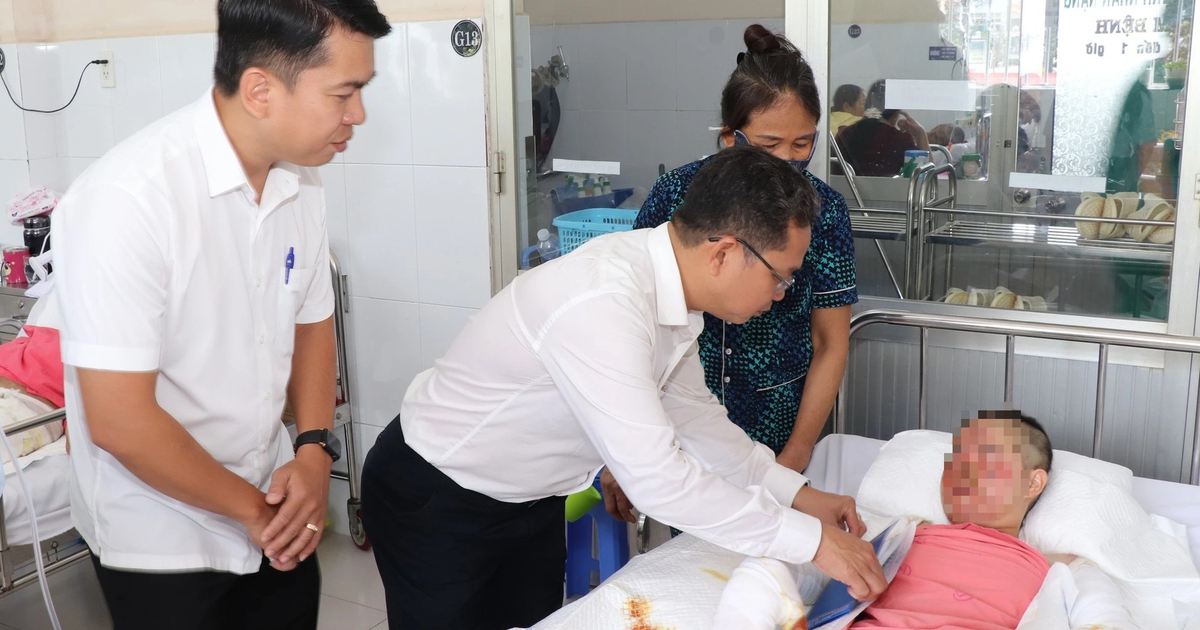 MTTQ TP.HCM hỗ trợ bé trai bị bỏng trong vụ cháy ở phường Đông Hưng Thuận
