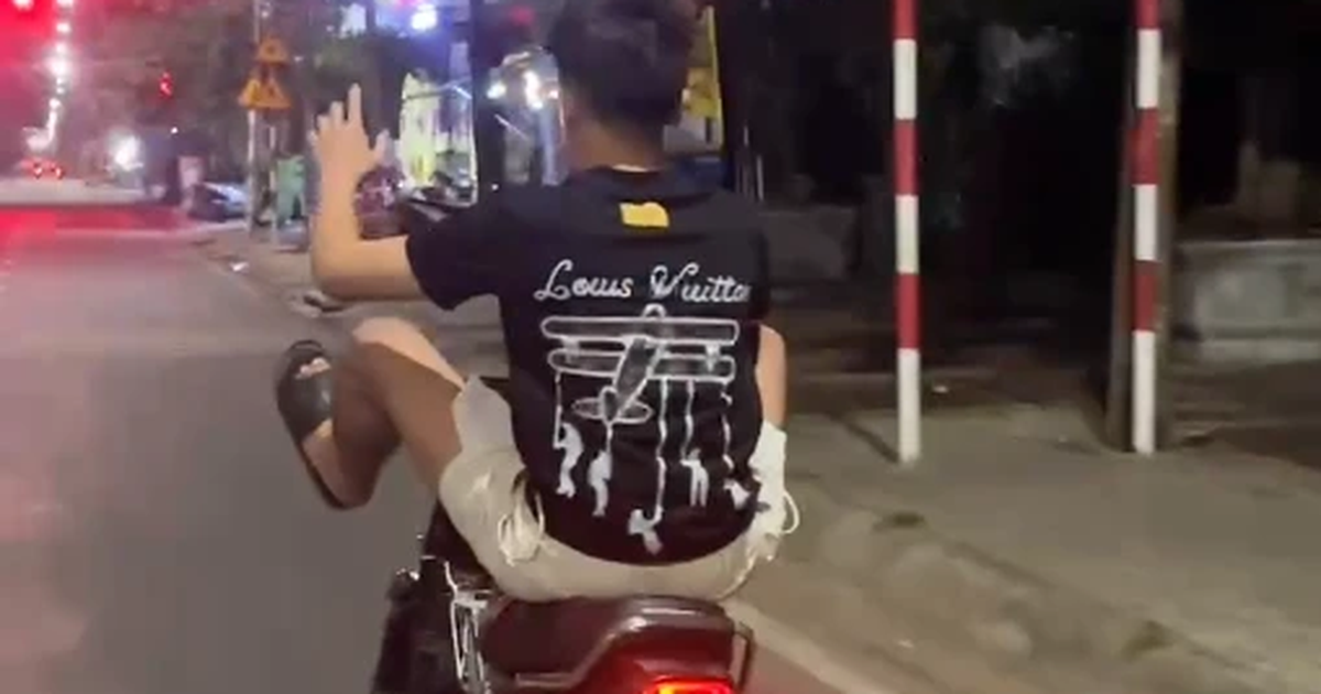 Xử l&yacute; thanh ni&ecirc;n 17 tuổi đầu trần l&aacute;i xe m&aacute;y bằng 2 ch&acirc;n ở Ph&uacute; Y&ecirc;n
