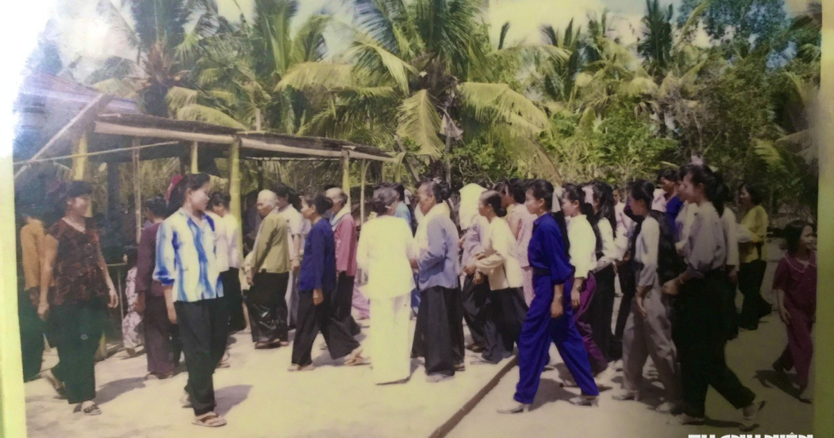 Đ&aacute;m cưới miền T&acirc;y, người lớn bận mấy cũng chờ đến lượt 'chịu lạy'