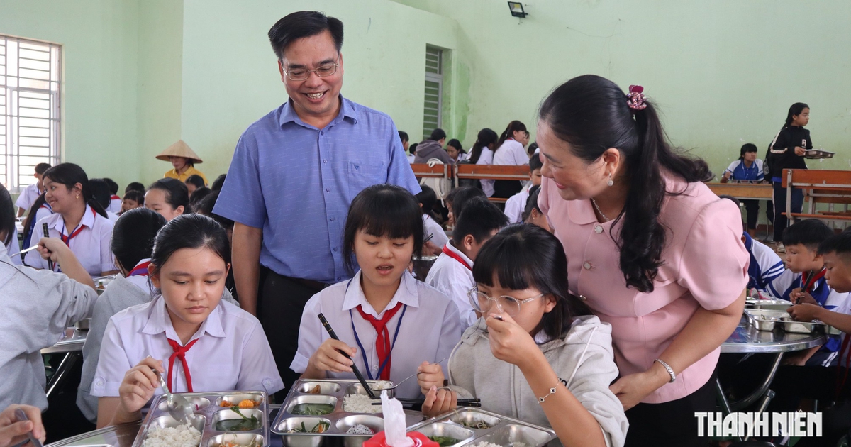 Học sinh bi&ecirc;n giới Đồng Nai th&iacute;ch th&uacute; với những bữa ăn b&aacute;n tr&uacute; đầu ti&ecirc;n