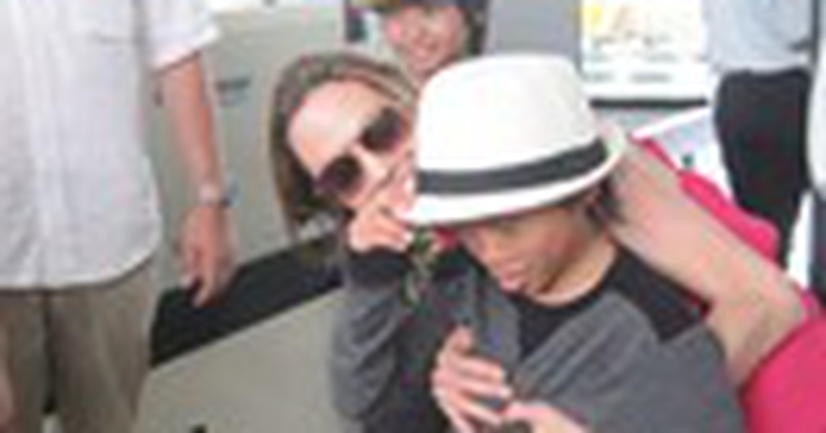 Báo chí quốc tế nói về chuyến thăm VN của Brangelina