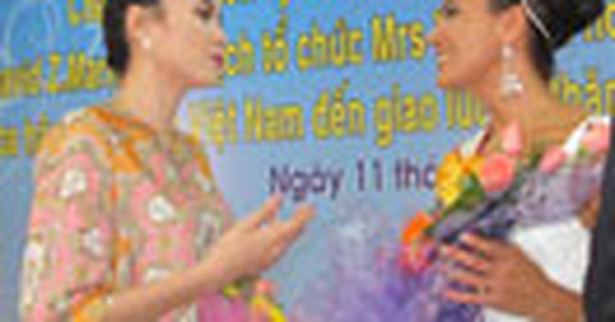 Hoa hậu Quý bà Thế giới 2011 thân thiết cùng Diễm Hương