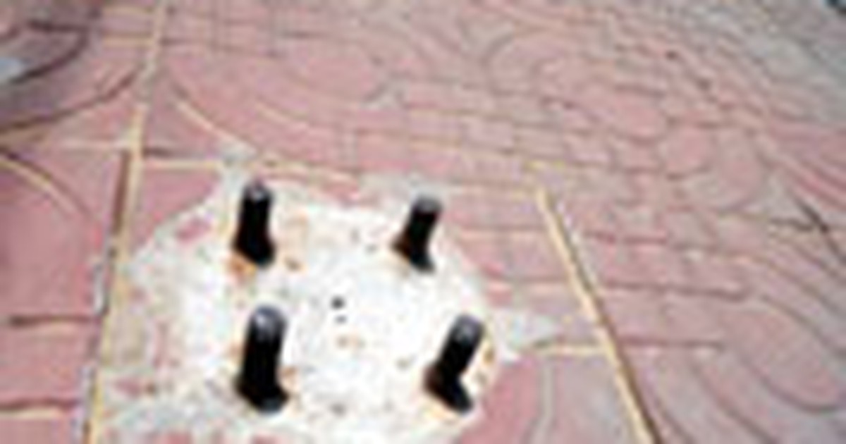 “Chông” trên vỉa hè