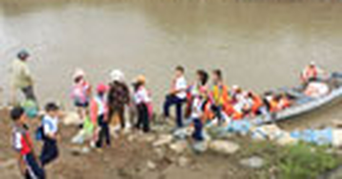 Cầu sập, chính quyền hỗ trợ xe đưa rước học sinh