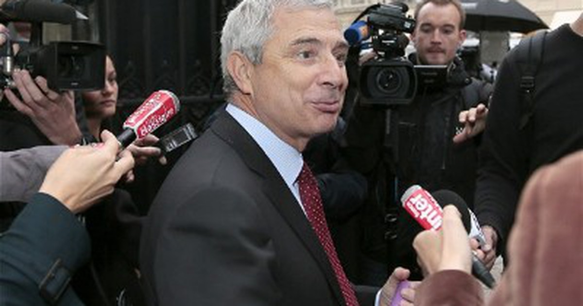 Chủ tịch Quốc hội Pháp bị chỉ trích vì tuyển vợ làm trợ lý